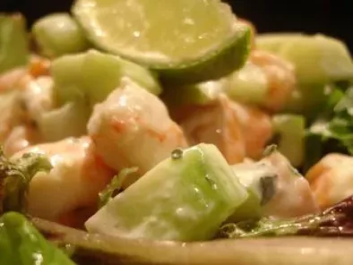 Recette Petite salade fraîcheur : crevettes, concombre, saumon fumé