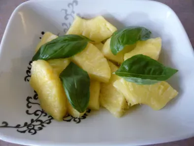 Recette Salade de fruit: ananas basilic