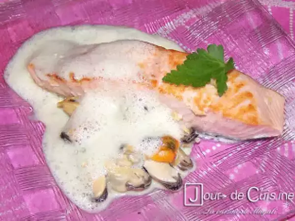 Recette Pavés de saumon et moules à l'écume de curry