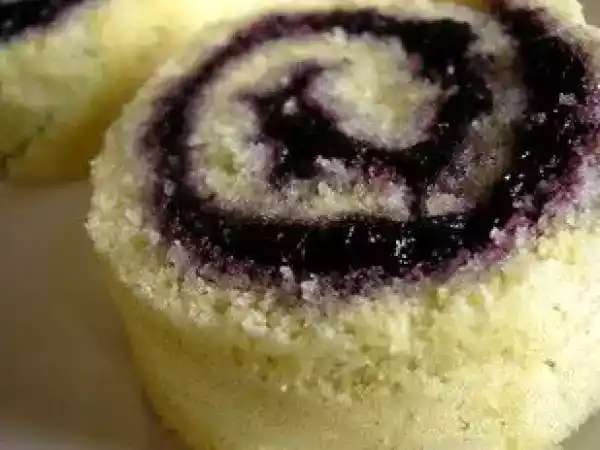 Recette Gâteau roulé au citron et à la confiture de fruits rouges