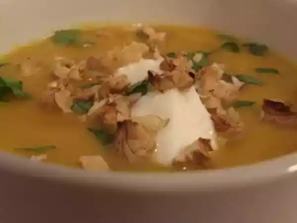 Recette Soupe de potiron, quenelle de crème, noix et coriandre