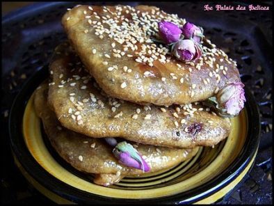 Recette Rghaifs belouz ou msemmens aux amandes et au miel ( maroc )