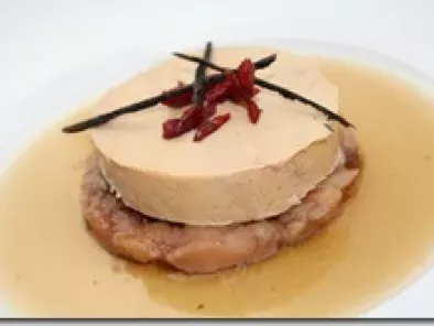 Recette Foie gras d'oie poché, chutney de coing et gelée à la vanille