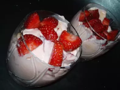 Recette Biscuits à la cuiller pour charlotte fraises/litchees transformée en trifle girlie