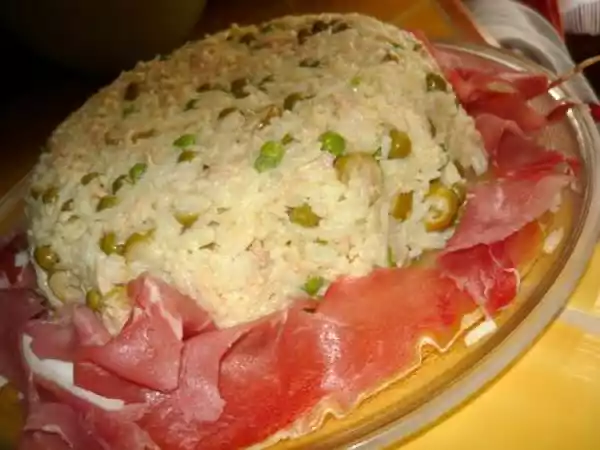 Recette Salade de riz au thon et au jambon, pratique pour recycler un reste de riz