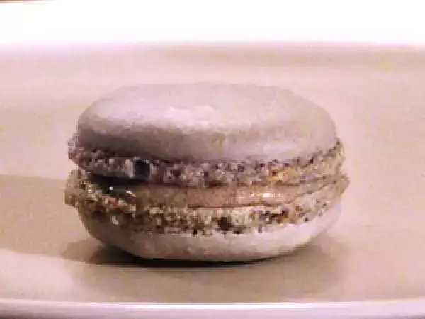 Recette Macarons à la violette, à la confiture de lait, au chocolat