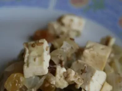 Recette Tajine de tofu aux graines de sésame et aux raisins secs