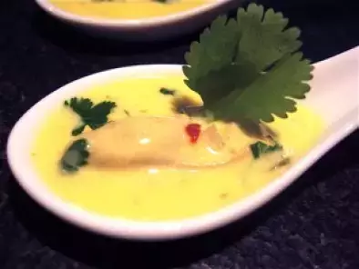 Recette Vive les huîtres : huîtres en cuillère au curry et à la coriandre.
