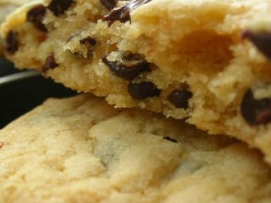 Recette Crispy cookies: pépites de chocolat noir et noix ou pépites de chocolat blanc et pralin