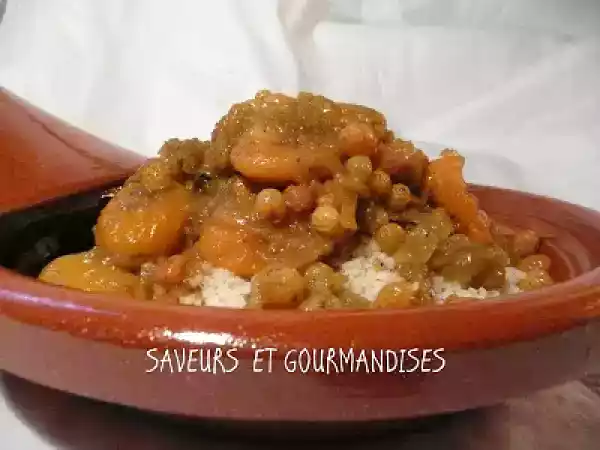 Recette Seffa de couscous de riz au poulet.