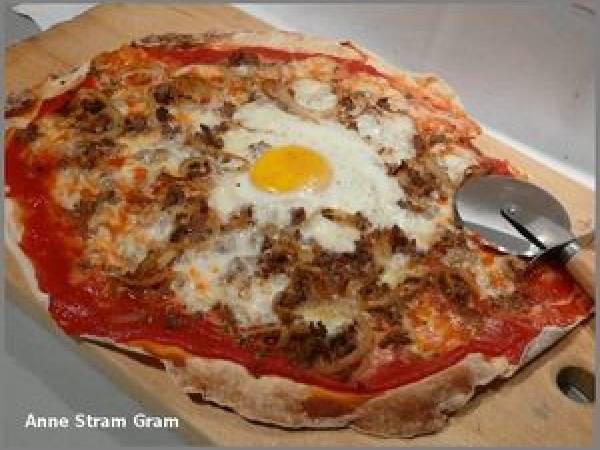 Recette Pizza à la viande hachée et à l'oeuf