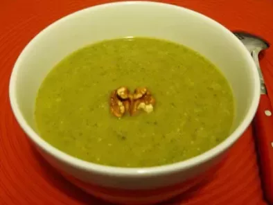 Recette Soupe de brocolis aux noix