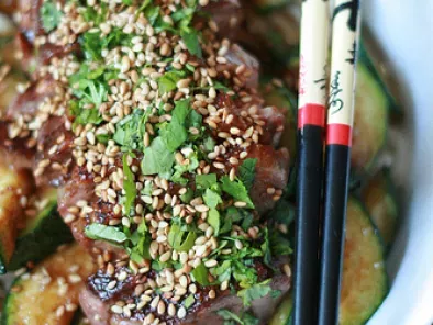 Recette Udon, courgette & magret de canard croustillant à la sauce teriyaki