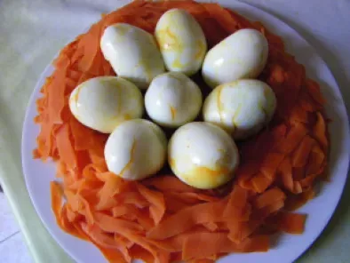 Recette Oeufs marbrés sur nid de tagliatelles de carottes