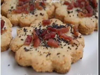 Recette Petits biscuits secs salés cuits aux lardons et fromage