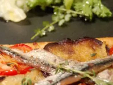Recette Tarte fine aux aubergines et anchois, salade d'herbes folles