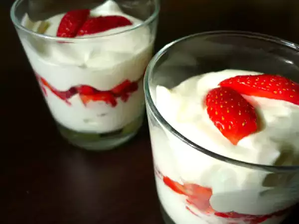 Recette Neige vanillée de fromage blanc aux fraises (2, 5 pp)