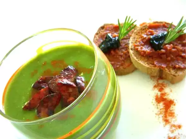 Recette Quinzaine de la salade : gaspacho de fèves et de laitue au cumin, lardons de chorizo