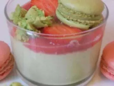 Recette Mousse de pistaches fraises macarons