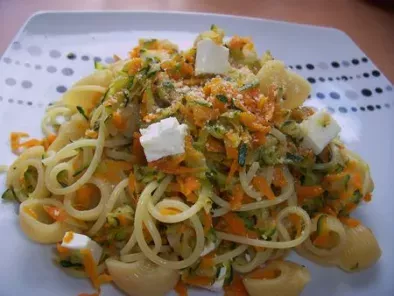Recette Pâtes-courgette-carotte-feta