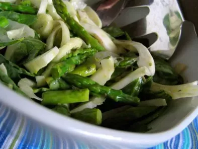 Recette Salade crémeuse d'asperges, d'épinards et de fenouil à l'estragon