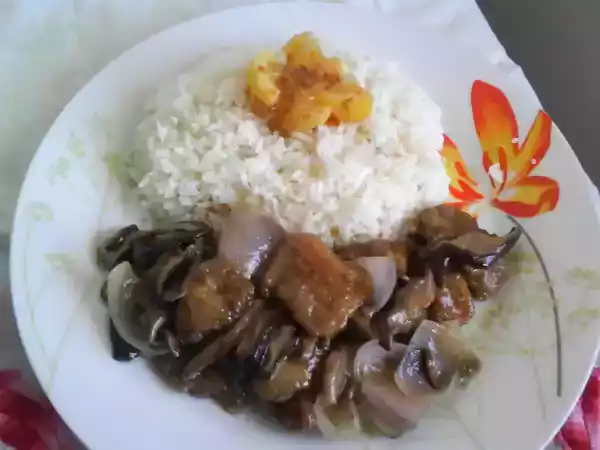 Recette Sauté de poisson aux oignons et champignons