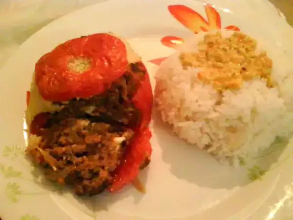 Recette Tomates farcies à la viande hachée sauce orientale