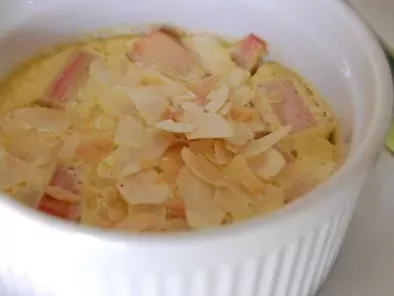 Recette Mini clafoutis à la rhubarbe et aux amandes, sans gluten ni lactose