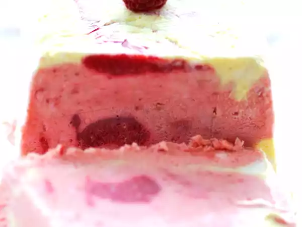 Recette Semifreddo à la rhubarbe, framboise et vanille