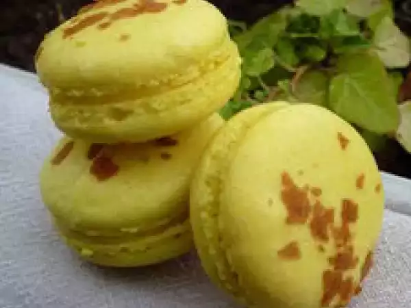 Recette Macarons citron, praliné feuilleté.