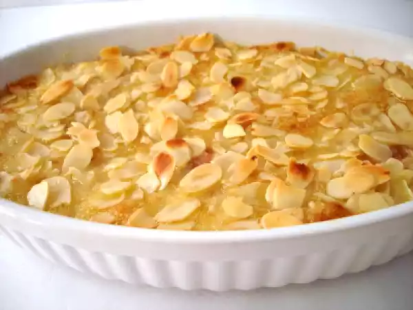 Recette Poires rôties aux amandes, sauce caramel au beurre vanillé