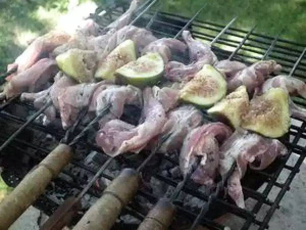 Recette Brochettes de cuisses de cailles et figues violettes