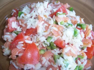 Recette Salade de riz froid au saumon fumé et petits légumes