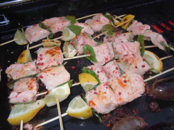 Marinade Brochette Poisson Saumon Et Cabillaud Brochettes de saumon et cabillaud marinés au citron - Recette Ptitchef