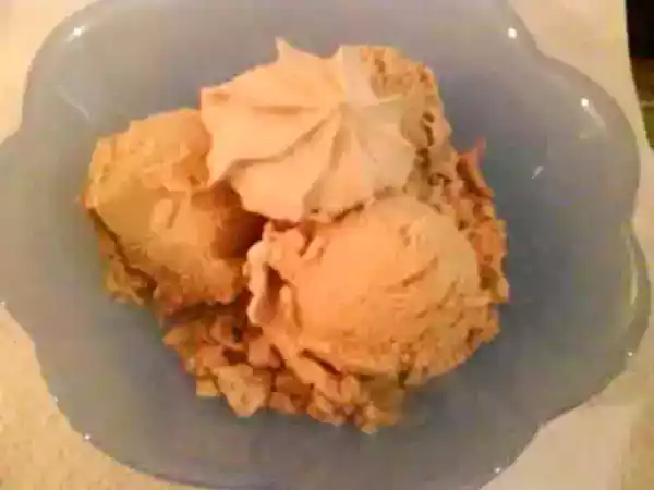 Recette Glace au café et ces petites brisures de meringues au même parfum