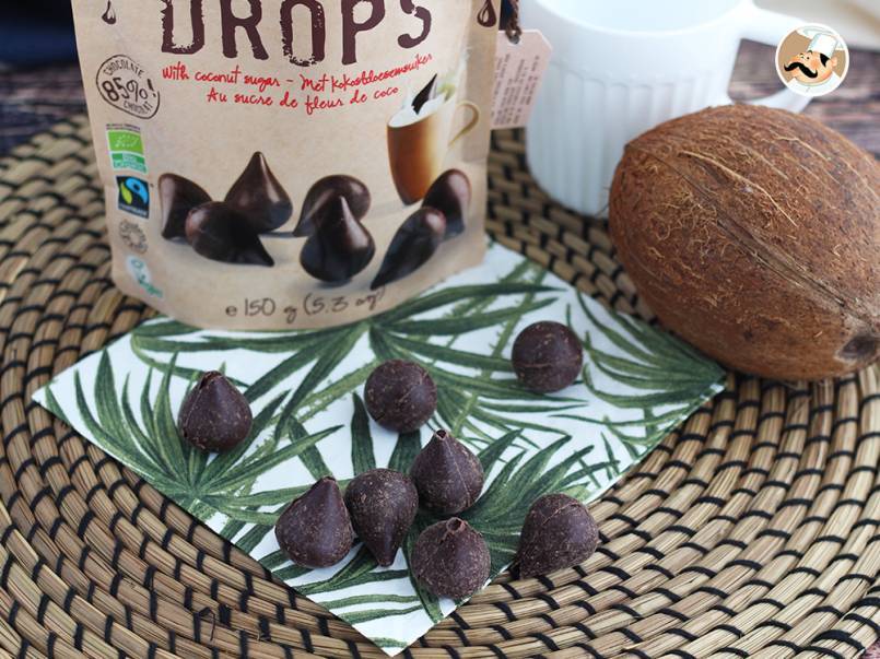 Belvas présente des gouttes de chocolat à faire fondre dans une boisson chaude