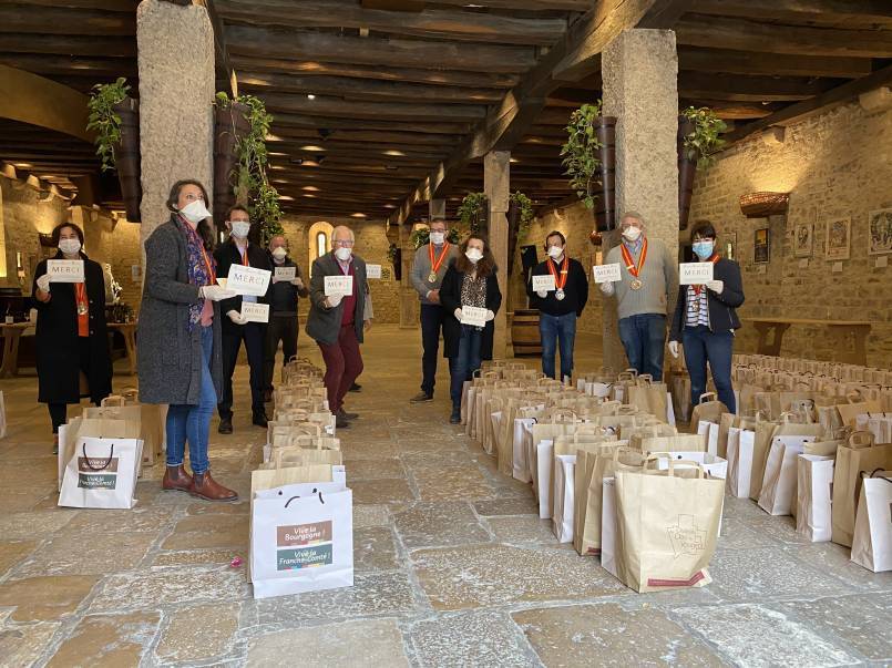 Le Château du Clos Vougeot et les cadets de Bourgogne se mobilisent et encouragent le corps médical 