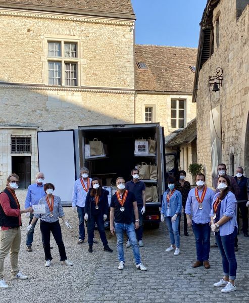 Le Château du Clos Vougeot et les cadets de Bourgogne se mobilisent et encouragent le corps médical 