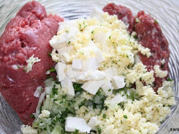 PALETS DE VIANDE, OIGNONS, FROMAGE - Préparation etape 1