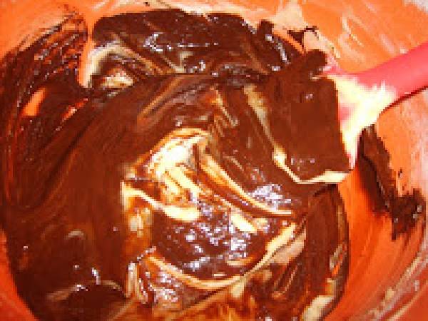 Cake marbré vanille-chocolat aux perles de sucre. - Préparation etape 5