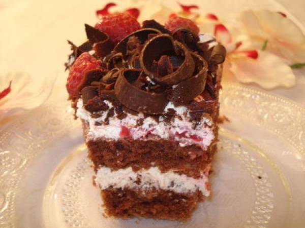 Forêt noire revisitée aux framboises et Tag - Préparation etape 7