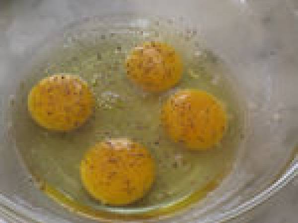 Cake estival aux poivrons rouges tomates séchées et jambon - Préparation etape 2