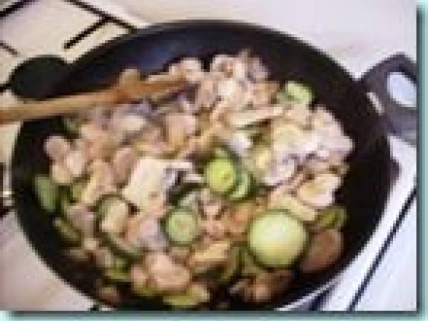 Tarte aux courgettes champignons et ch vre frais - Préparation etape 1