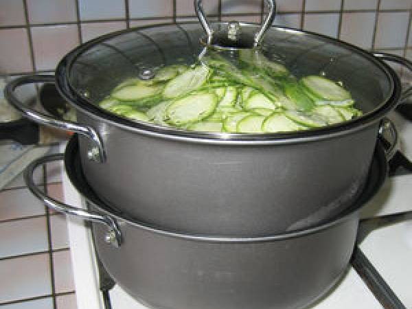 Terrine de courgettes au surimi et petits muffins pour l'apéro - Préparation etape 2