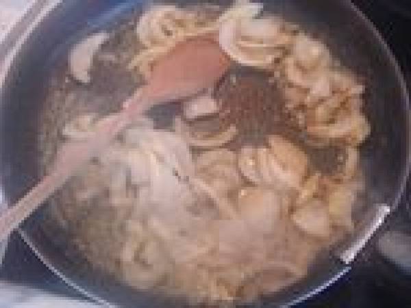 Fricassée de dinde aux petits légumes - Préparation etape 1