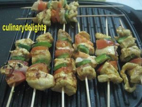 Chich-taouk et son riz a la vermicelle accompagne' de legumes sautes - Préparation etape 2