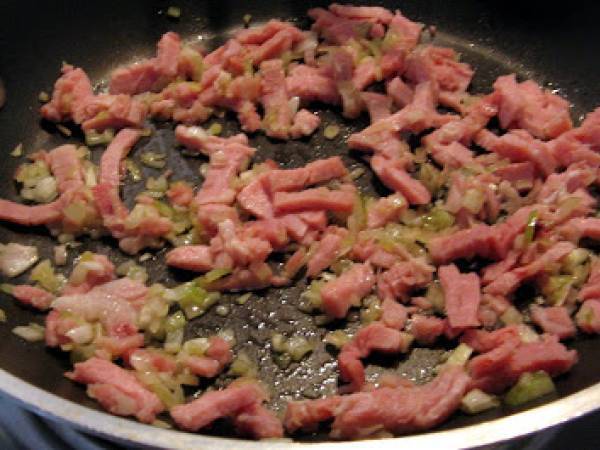 Schinken-Käse- Omelette au jambon et au Cantal - Préparation etape 1