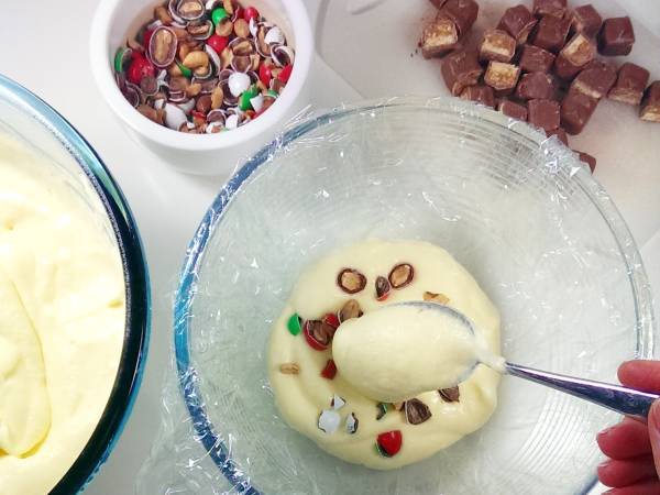 Igloo de Noël aux M&M's, Snickers, cookies (Sans sorbetière) - Préparation etape 3