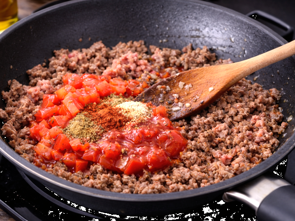Mijoté épicé de viande hachée et tomates - Préparation etape 3