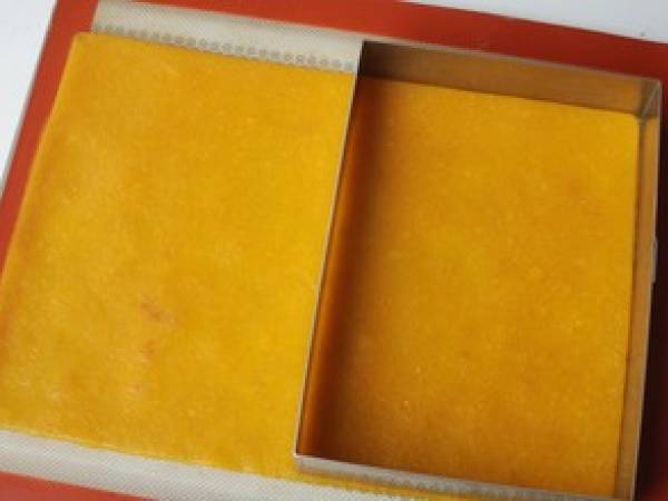 Mousse de mangue sur génoise cf Pierre Hermé - Préparation etape 1